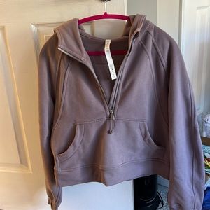 lululemon m/l Mauve scuba crop half zip, great condition